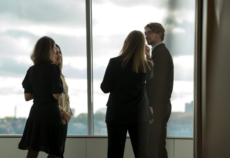 Several employees at Mannheimer Swartling in front of windows